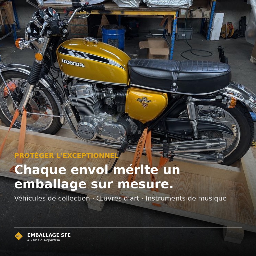 2_storytelling_moto_collection Une Honda 750 Four de collection, calée et sanglée avant son départ. Pour une pièce comme celle-ci, chaque détail compte : calage sur-mesure, sangles positionnées pour ne pas marquer la carrosserie, caisse dimensionnée au millimètre. #VehiculeDeCollection